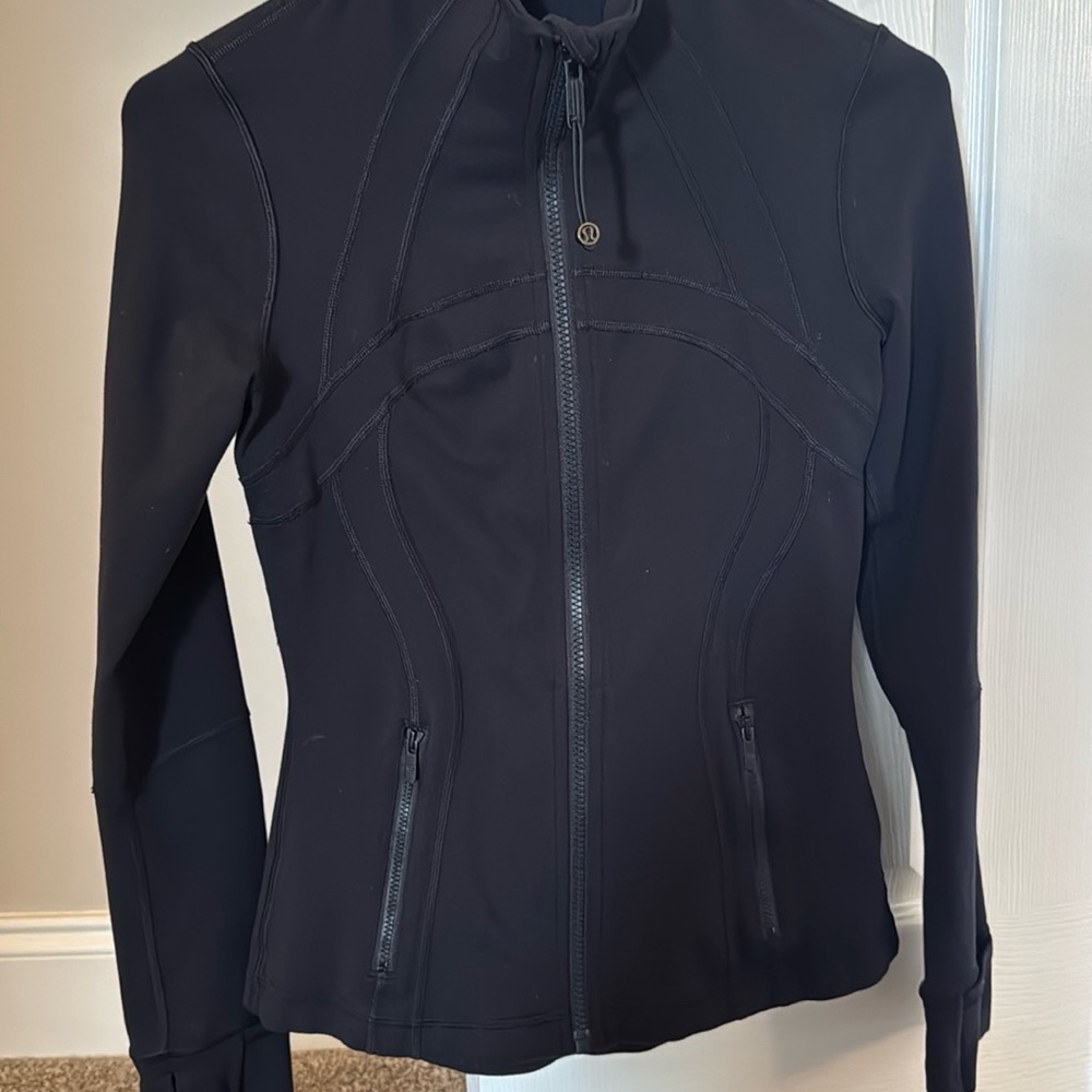 Lululemon define jacket size 4. Black color.